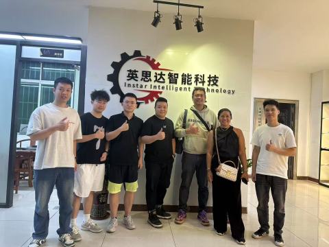 Os clientes filipinos visitam