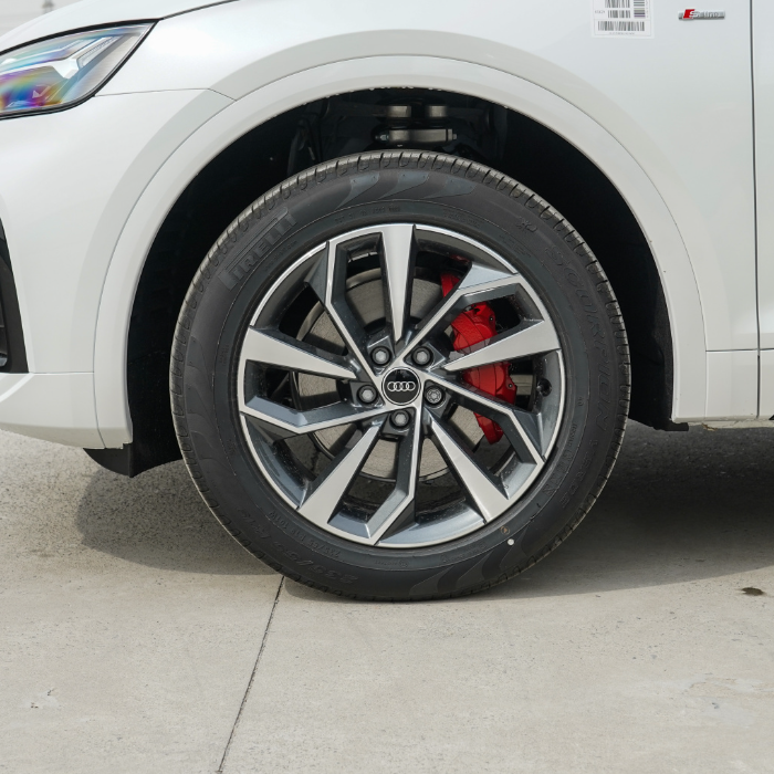 İyi durumda Çin benzinli araba Audi Q5L'den düşük kilometre ikinci el arabalar kullanılmış arabalar