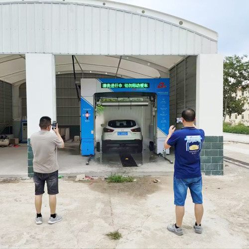 O 2º equipamento de lavagem de carros robótico de Leisuwash DG começa a trabalhar no novo negócio de lavagem de carros