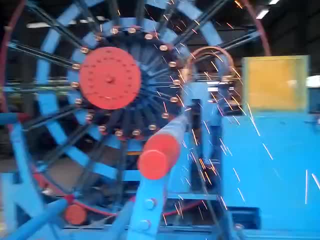 Machine de soudage en cage de tuyau en béton1