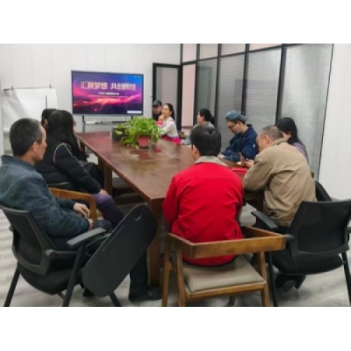 Празднование 13-летия верности: завод резиновых уплотнений чествует сотрудников, работающих с большим стажем