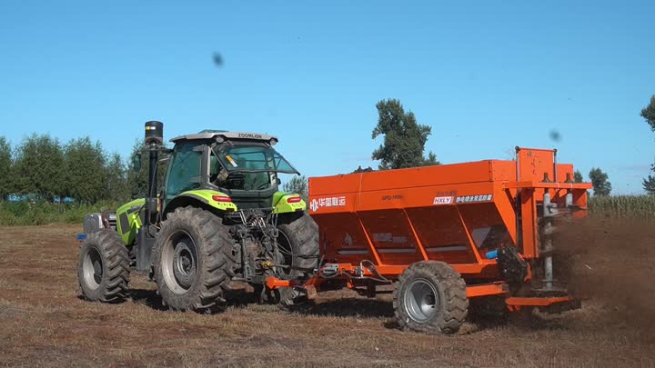 6 Large tractor manure spreader