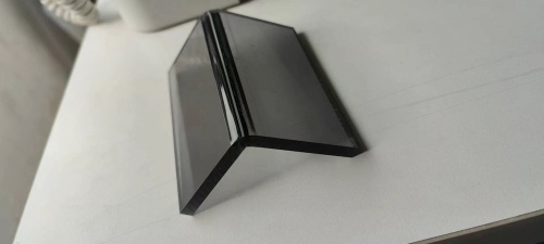 安装透明的PC耐力板时，如何扩展孔？