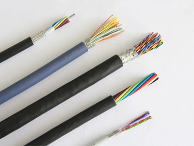 Avance de la fabricación de cable y cable: proceso de torsión del núcleo aumentado por innovaciones de extrusor de cables