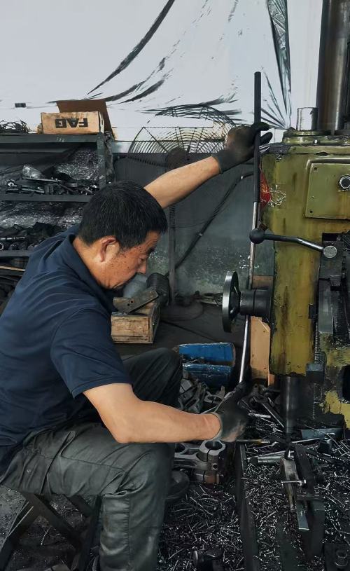Changchun Machinery ماشین آلات بافندگی هوشمند ارتقا یافته از جمله بافندگی جت هوای صرفه جویی در مصرف انرژی و بافندگی جت آب با سرعت بالا را راه اندازی کرد.