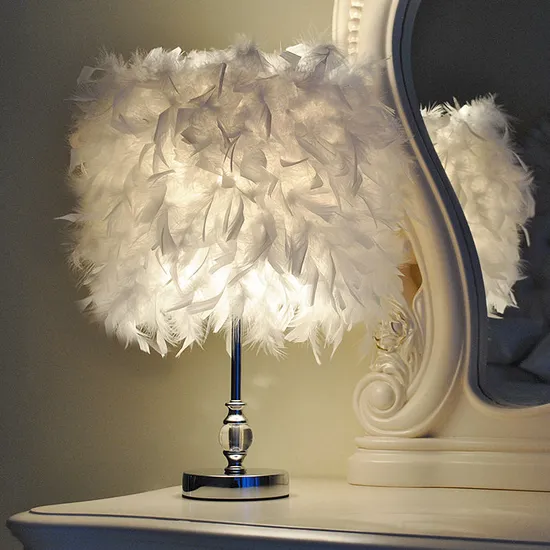 Luminária de mesa de penas de cristal elegante para decoração do quarto1