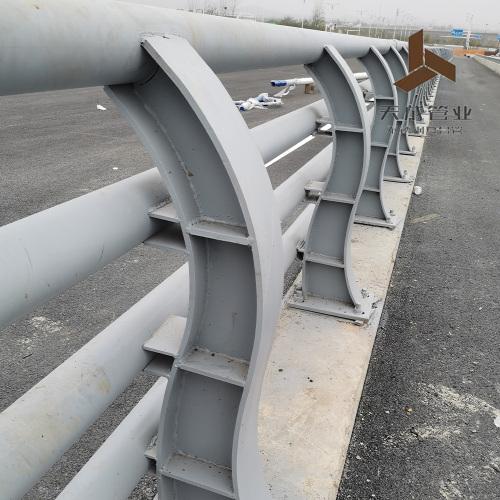 Jiaozuo Tiancheng Pipe Industry Co., Ltd. fournit des barrières de sécurité pour ponts composites en acier inoxydable de longue durée