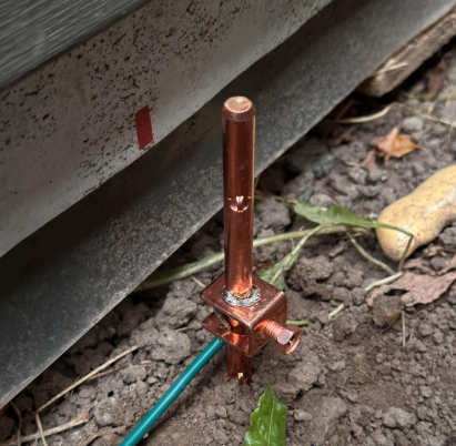 Ang Katotohanan Tungkol sa Ground Rods: Copper-Bonded vs. Galvanized para sa Pangmatagalang Earthing