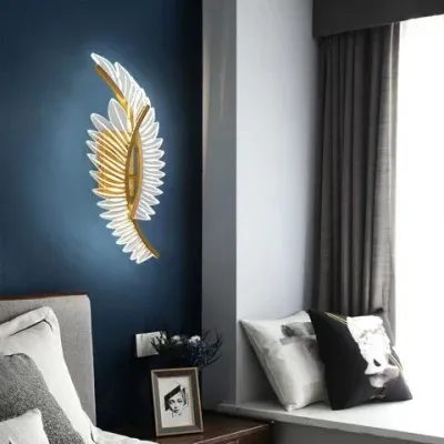 Elegante lámpara de pared de plumas acrílicas para interiores lujosos1
