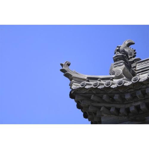 Kuss des chinesischen Drachen - mystisches Symbol der traditionellen Architektur