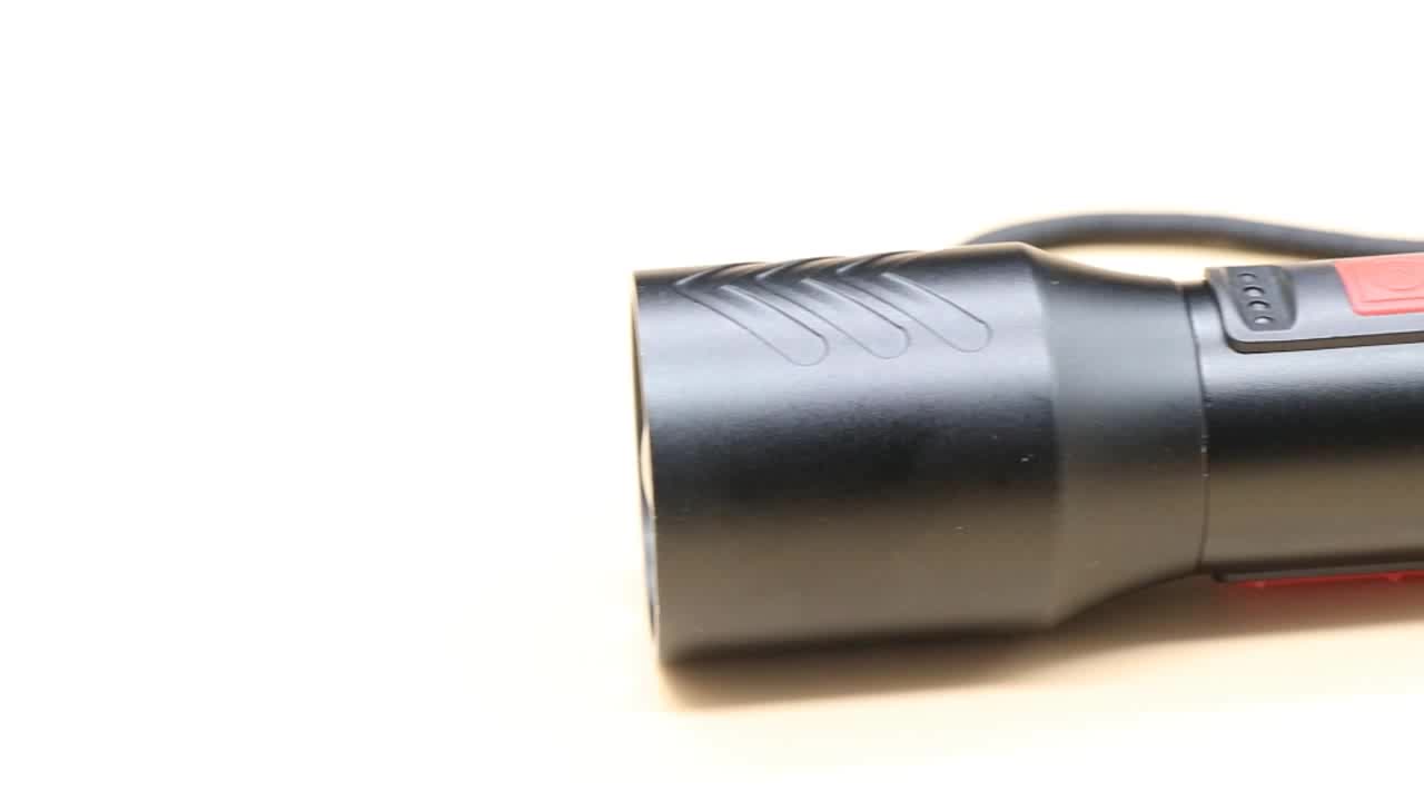 XHP50 With pen clip telescopic zoom high brightness long range power display USB Built-in battery Flashlight1