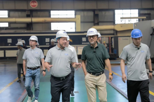 Ông Li Hua, Người sáng lập Mạng lưới Cát và Tổng hợp, cùng phái đoàn của ông đã đến thăm Zhongyu Dingli để kiểm tra và trao đổi.