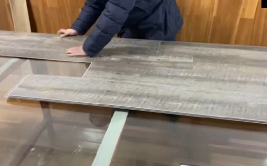 뜨거운 판매 클릭 잠금 PVC SPC LVT 비닐 바닥재 타일 LVP 고급 비닐 플랑크 1