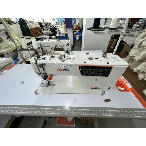Hangzhou Meitong Garment Design Co Ltd lanza una nueva y elegante chaqueta de traje blanca para enriquecer la línea de ropa premium para mujer