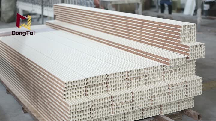 wnętrze panelu ściennego WPC