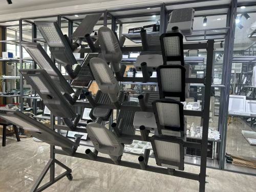 Pencahayaan Yicheng: Solusi LED Berorientasi P4 Mendefinisikan Ulang Perdagangan Penerangan Global