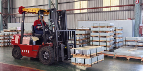 Ang Application ng PCM Metal Color-Coated Metal Sheets sa Garden Fencing