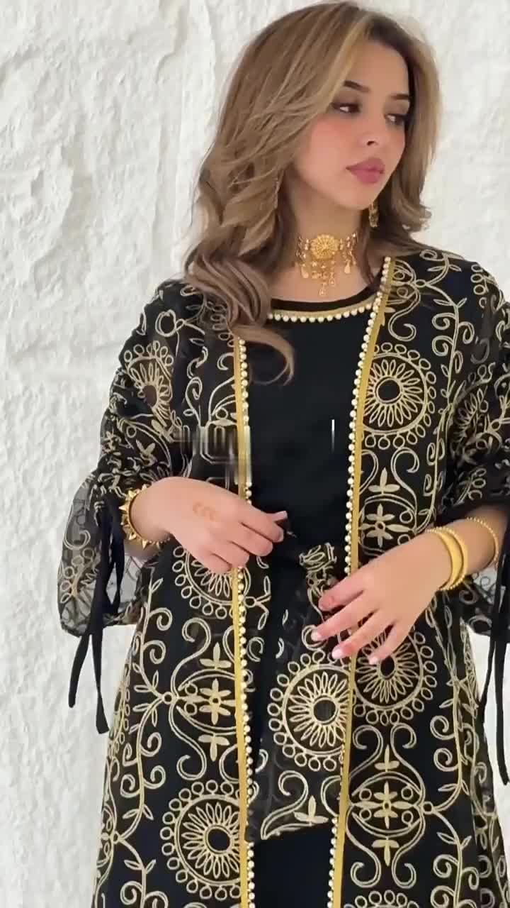 عبای دوزی با لباس داخلی و ویژگی کمربند