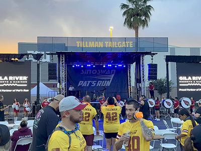 USA – Mobiler Bühnenanhänger ST80 2820 erfolgreich bei Outdoor-Konzert in Dallas mit vollständiger Zertifizierungskonformität eingesetzt