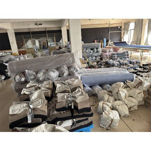 Pujiang Runfeng Apparel Co., Ltd. - الشركة المصنعة المهنية لتصدير الملابس المخصصة للعملاء العالميين