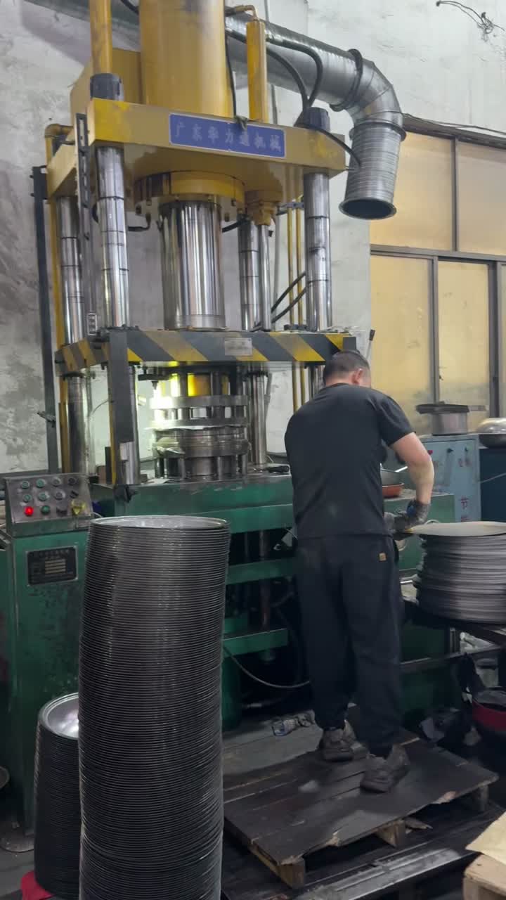 Periuk yang baik adalah tulang belakang dapur.