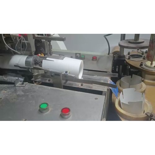 vídeo de produção de caixa de macarrão