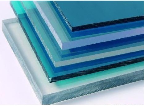 使用透明的耐力板