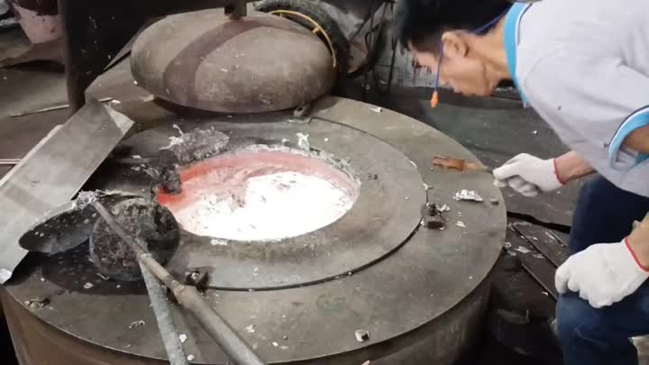 Liquid aluminum composition detection - sampling