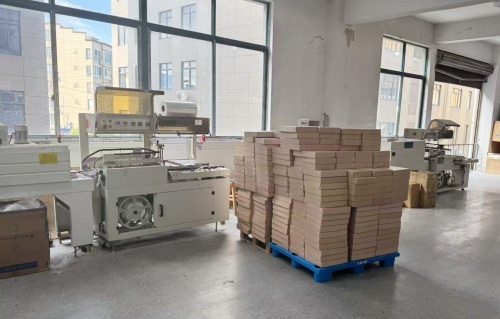 تكشف شركة Longgang Yunyu Intelligent Manufacturing Technology Co., Ltd. عن مخطط يومي جديد يحمل طابع الباندا لترقية تجربة القرطاسية المكتبية المكتبية