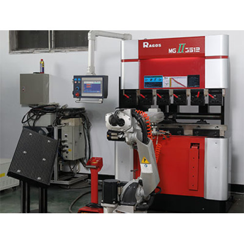 How to safely operate the bending machine equipment?