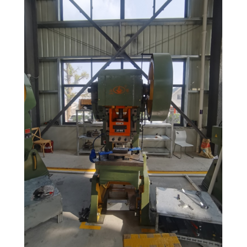 شركة Zhejiang Zhengqi Electric تكشف عن تصميم مقصورة السائق المعدني المتطور لعمليات الرفع الصناعية