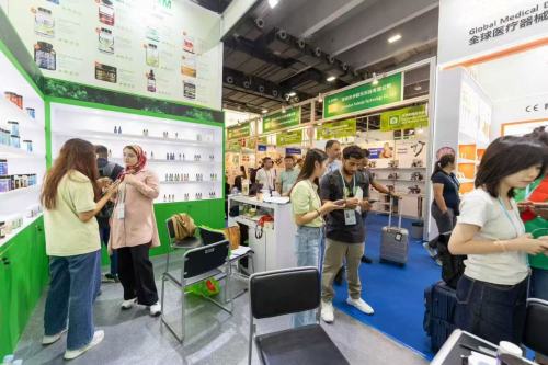 В центре внимания экологически чистые и халяльные добавки: Jiabei Health на выставке Middle East Organic & Natural Products Expo 2025