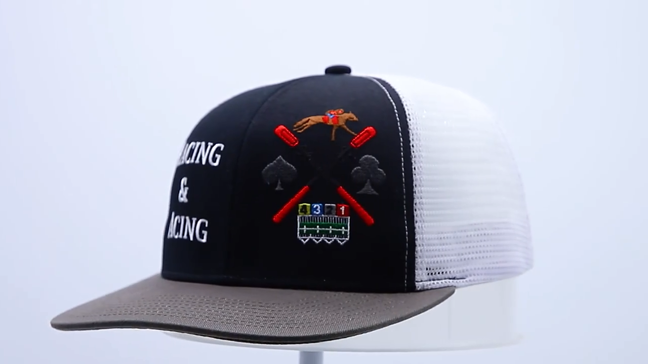 Cappello a snapback in maglia sul retro bianco grigio piatto, tappo in rete del profilo nero da ricamo 2D con chiusura di plastica1