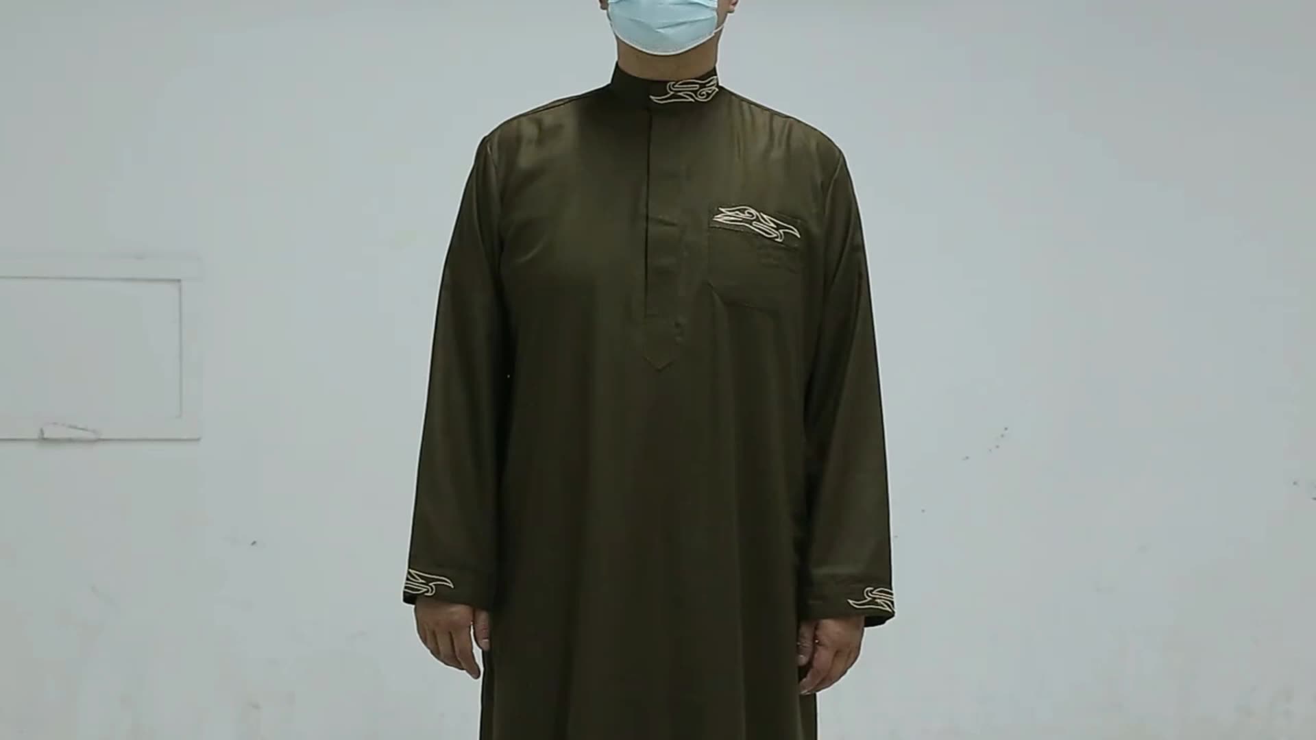 VENDITA CALDA Qatar Style Dubai Arabo Thobe Muslim Abbigliamento tradizionale Thobe islamico per Men1