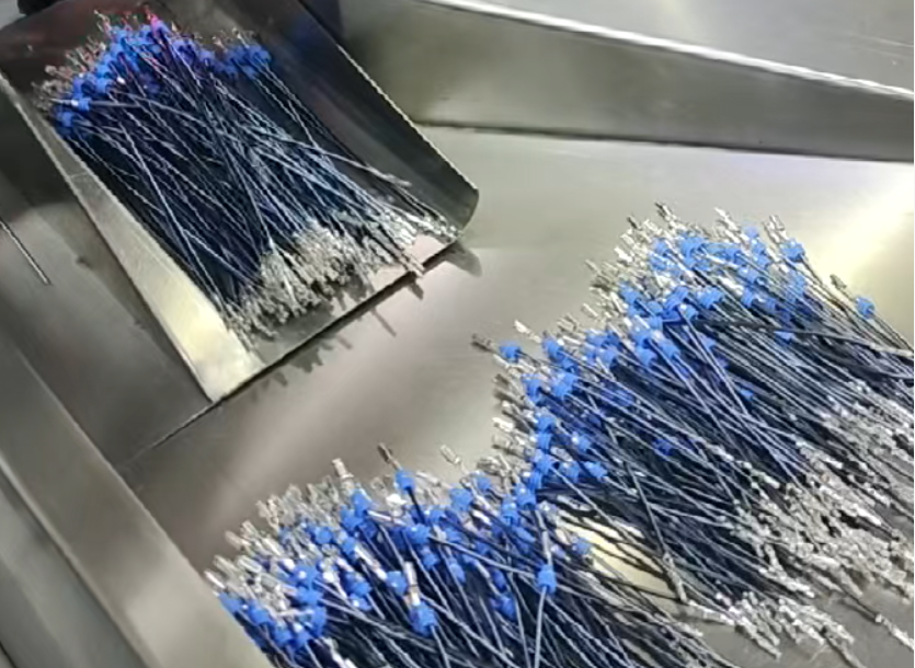 Máquina de crimpagem de fio de cabeça dupla de alta velocidade com vedação unilateral