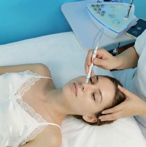 Máquina facial Omeina 2 em 1: como funciona o dispositivo de microdermoabrasão de diamante