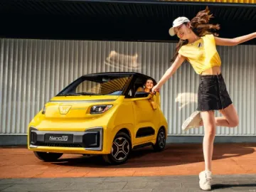 2023 New Wuling Nano EV Chinese Electric Car Is Cheap and Can Be Recharged for Sale1