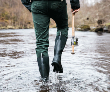 Que portent les pêcheurs sur leurs pieds?