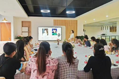 Las pizarras inteligentes mejoran la calidad de la enseñanza en las aulas de primaria