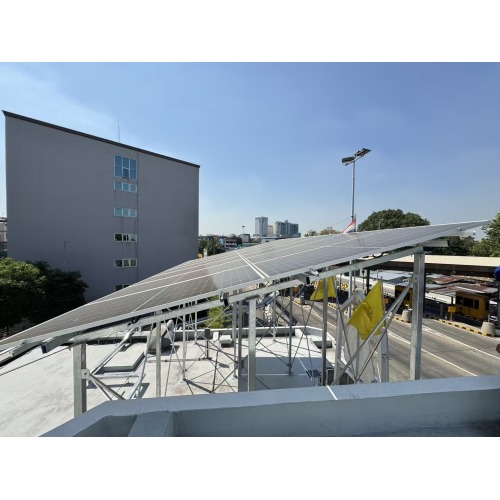 O suporte está no lugar e o modo de energia verde está ativado no teto