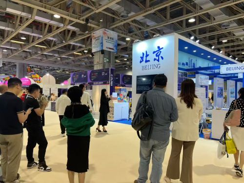 BeijingFrame’s Chief Designer Ms. Janet Huang Debuts FOSSILGLOW® DinoVerse Series at Macao Expo, UHPC 