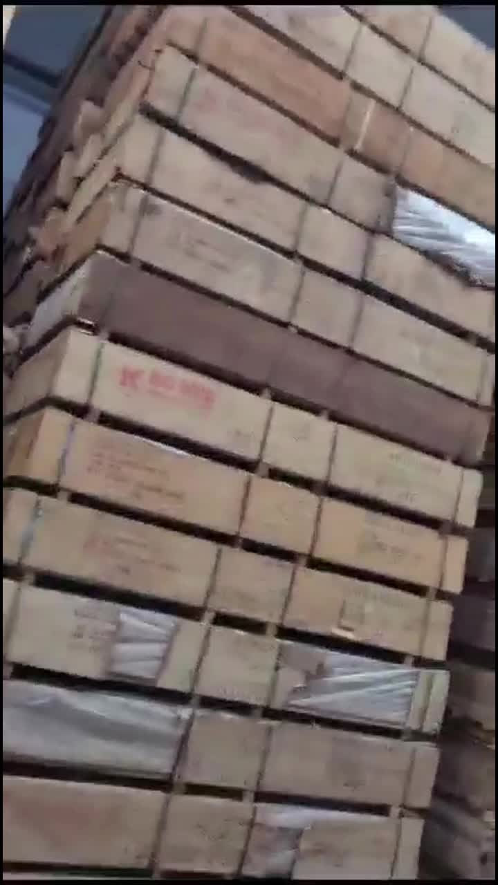 Almacén de productos de madera contrachapada en Linyi Jiu Heng