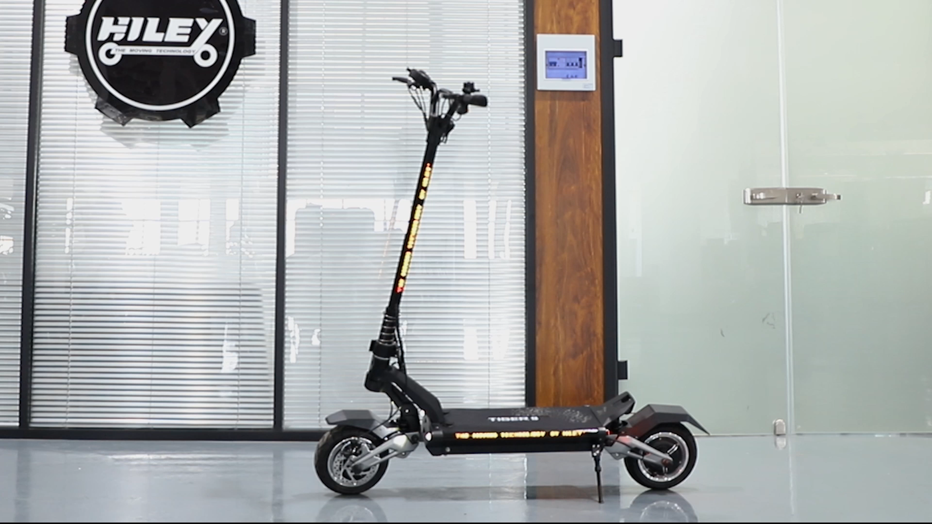 long-lasting best selling high range electric folding scooter dual motor1