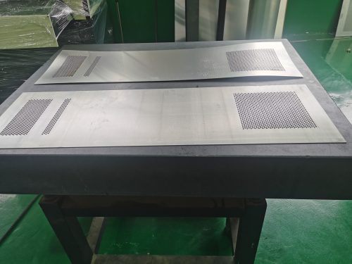Nivelación de láminas perforadas de aluminio de 1,2 mm: precisión y eficiencia de la tecnología hidráulica CNC de Jiuzh