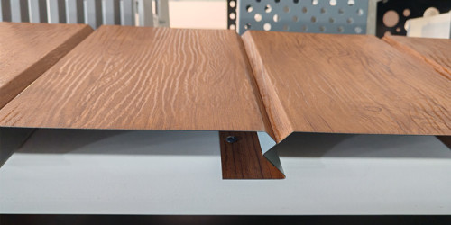 Comment choisir le métal PCM à grain de bois pour les couleurs des panneaux