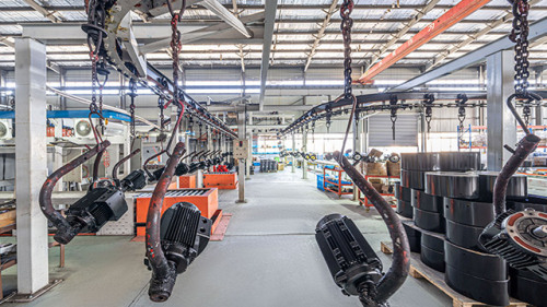 ¿Cómo se soluciona la sincronización de motores de frecuencia variable y motores de regulación de velocidad electromagnéticos?