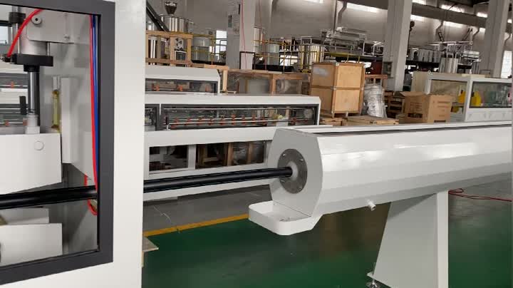 Ligne de production de tuyaux droits de 16 à 63 mm PE