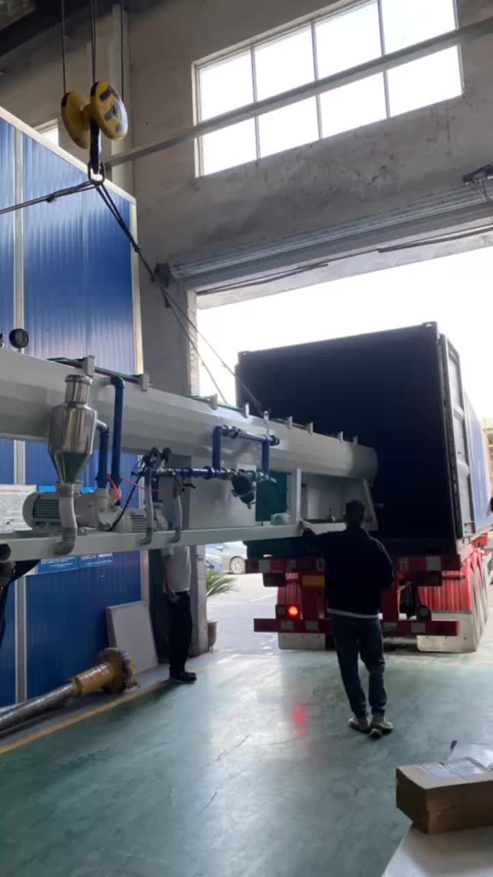 32-110 PE pipe loading and shipping .MP4