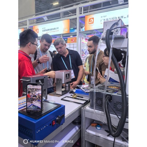 A estreia da Chuke Intelligent na Feira de Cantão de 2025 se tornou viral, atraindo clientes internacionais interessados ​​em visitar suas equipes técnicas