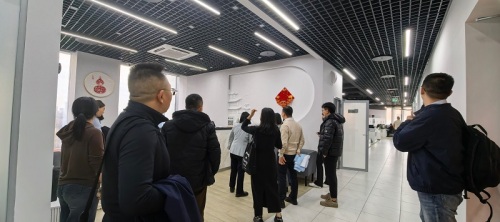 Tang Daiping, dyrektor generalny Leeyu Precision Technology Co., Ltd., towarzyszył delegacji Chongqing Cross-Border E-Commerce Association (CCETA) do Rosji w ramach wielodniowej wizyty studyjnej i programu wymiany